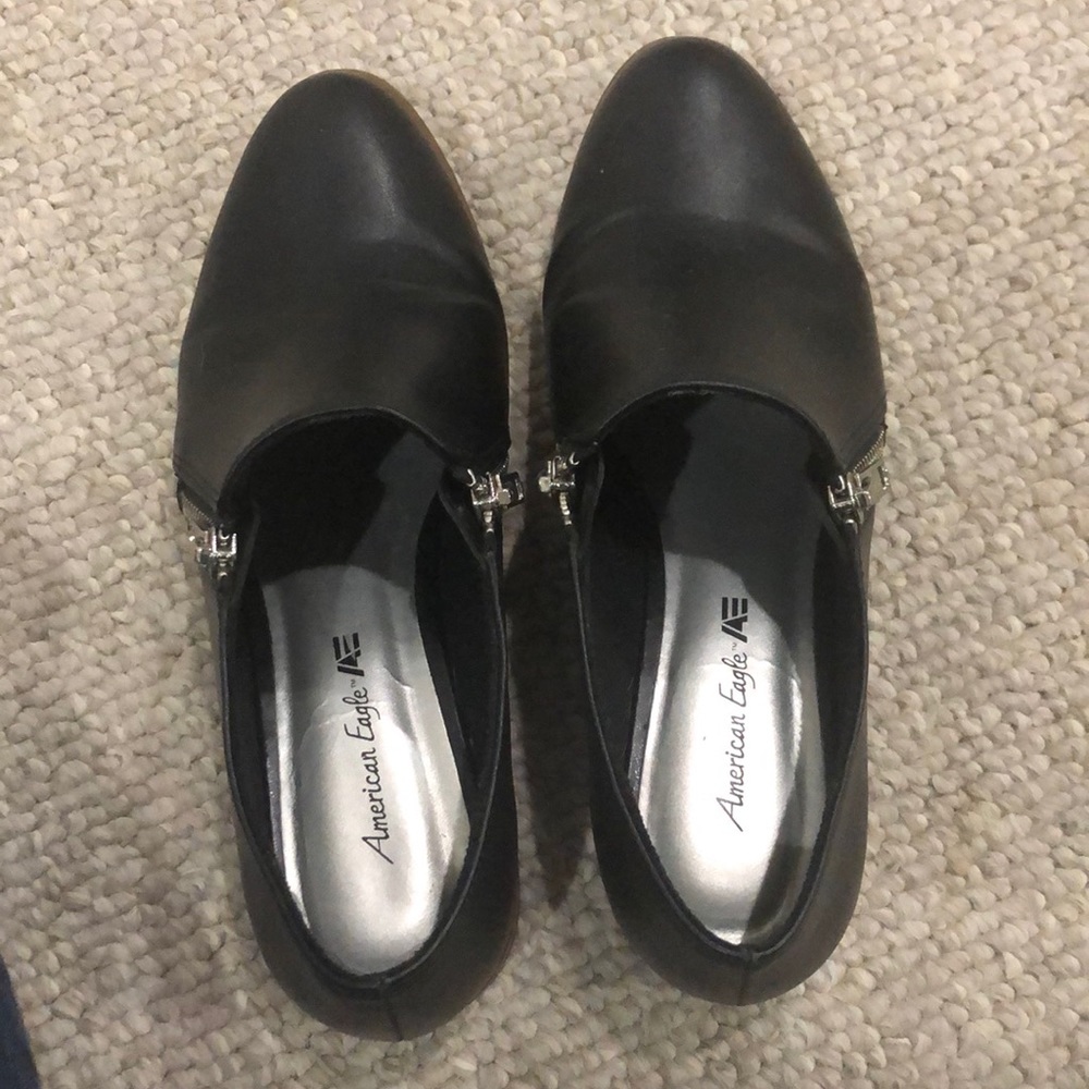Black American eagle shoes